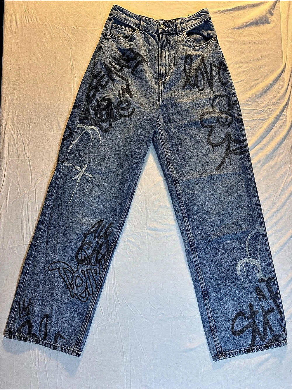 H&M Graffiti Straight Leg Jeans in Blue Size 4